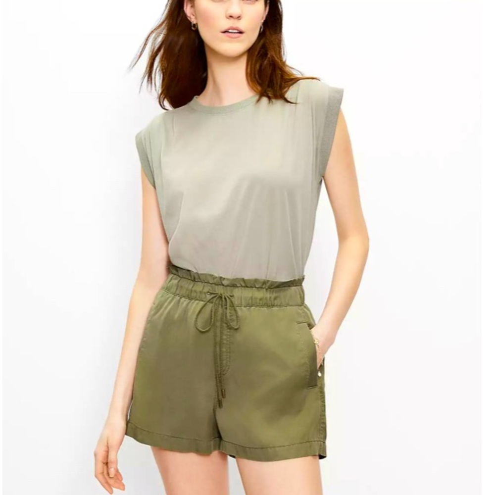 LOFT sage green pleated muscle tee size medium petite